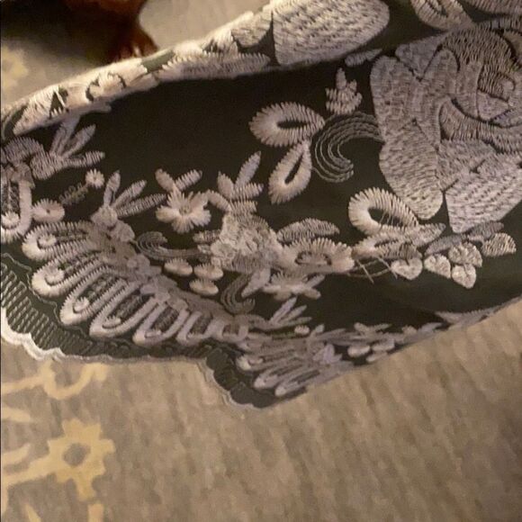 XL CUPID Top Olive Green w/ Embroidery Nice - Picture 4 of 5